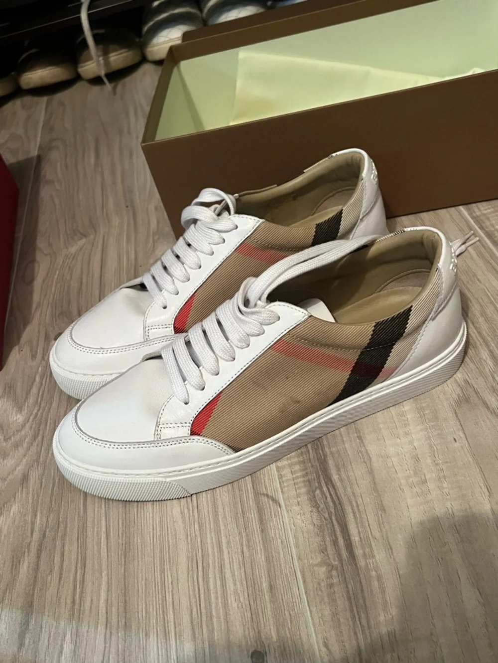 Burberry White Leather & Beige Check Sneakers with Red Accent - Picture 2 of 5